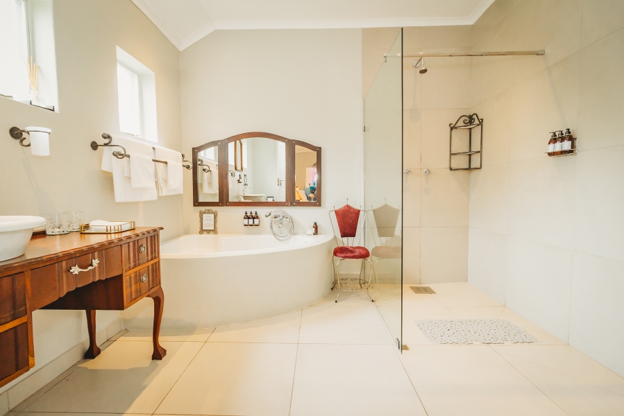 6 Bedroom Property for Sale in Heatherlands Western Cape